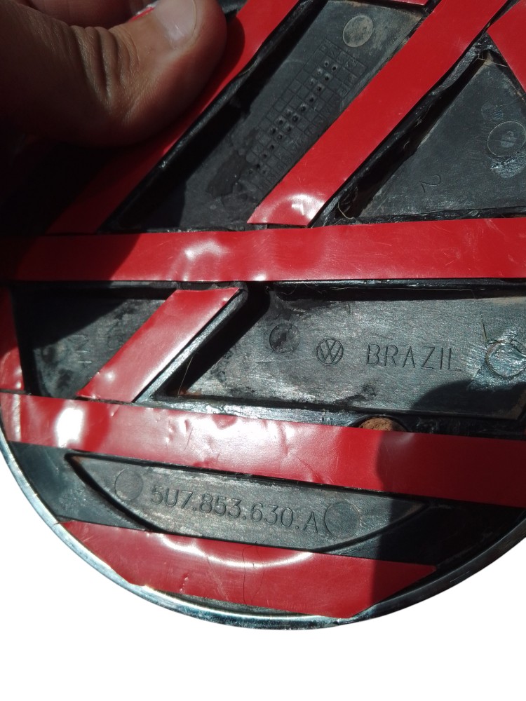 Emblema Tampa Traseira Volkswagen Saveiro 2010 A 2015 Prata Prata 8