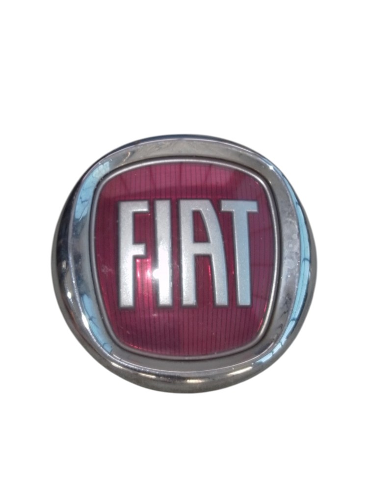 Emblema Grade Dianteiro Fiat Palio Strada Uno Cromado  Vermelho/cromado 3