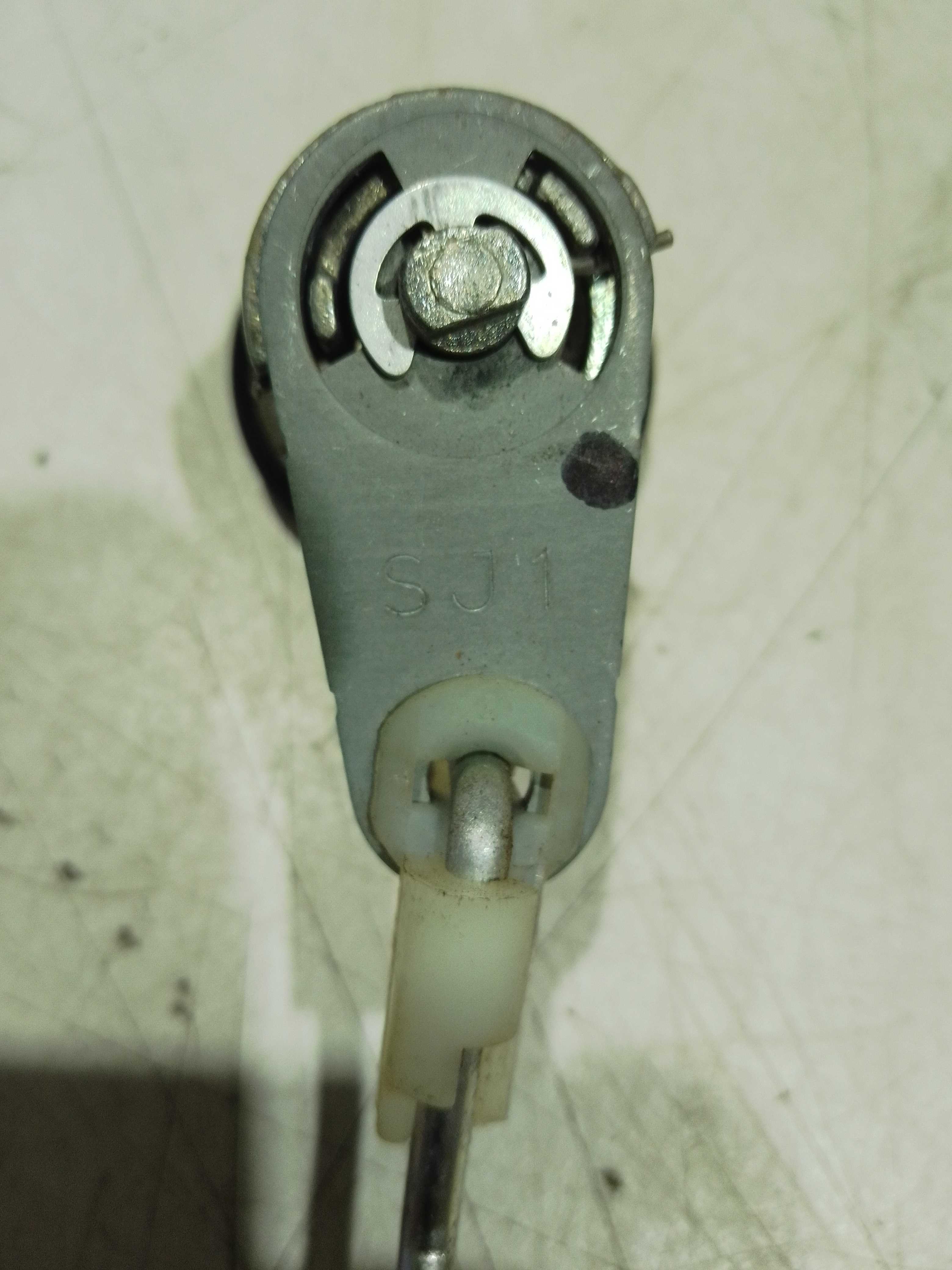 Miolo Trava Porta Malas Nissan March 2011 2016 7