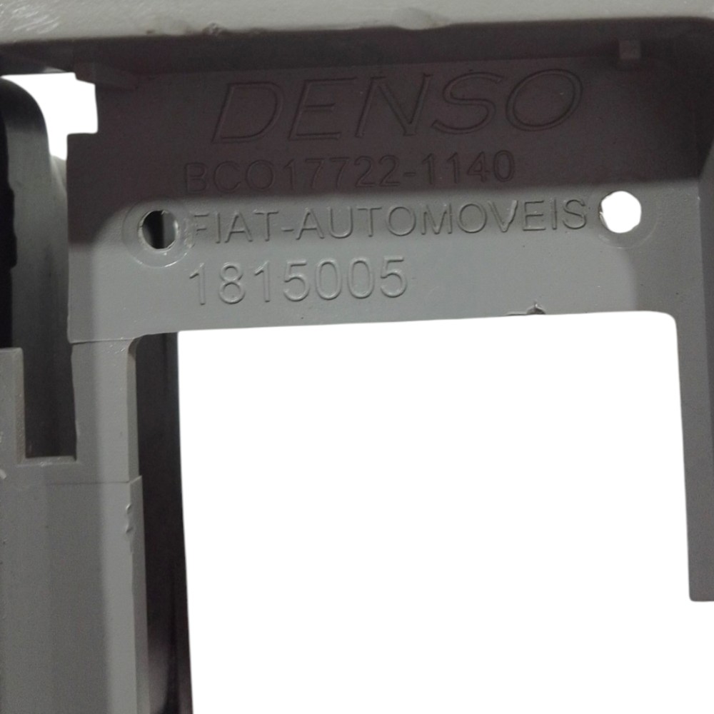 Moldura Painel Central Fiat Uno Mille 2005 / 2006 1815005 7