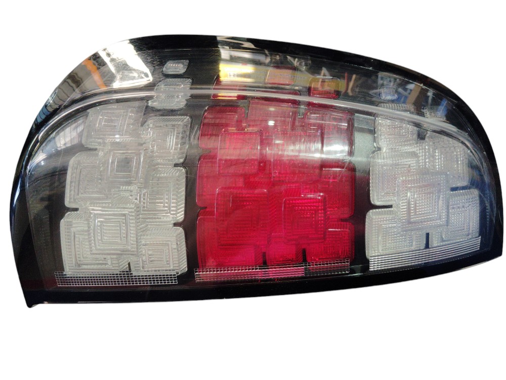 Lanterna Esquerda Fiat Uno 2015 A 2020 Esquerdo/motorista Esquerdo/motorista Branca E Vermelho