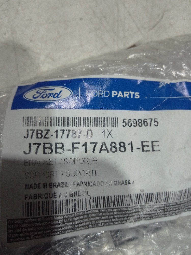 Suporte guia parachoque traseiro Ford Ka sedan 2018 2021 9
