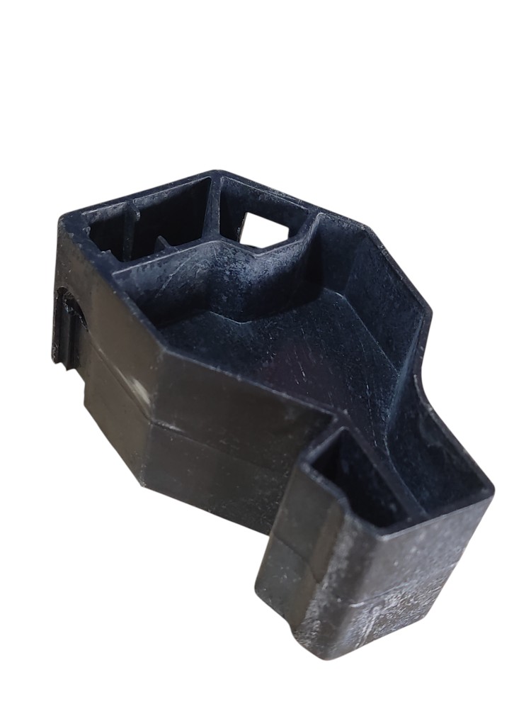 Suporte Cobertura Soleira Direita Chevrolet Vectra 1997/2004 Preto 4