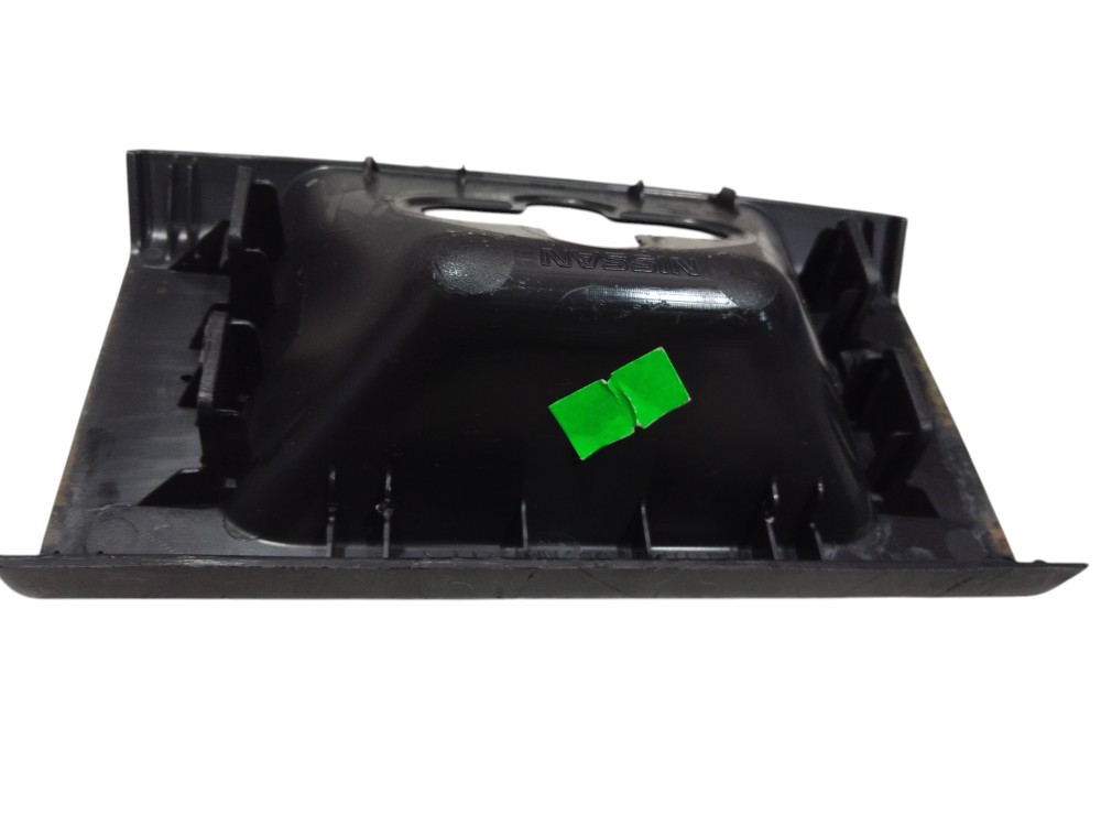 Moldura Acabamento Trava Porta Malas Nissan March 2011 2020 4