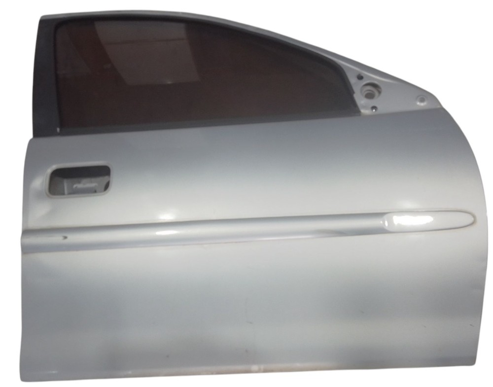 Porta dianteira direita Chevrolet corsa milenium 2001 2002