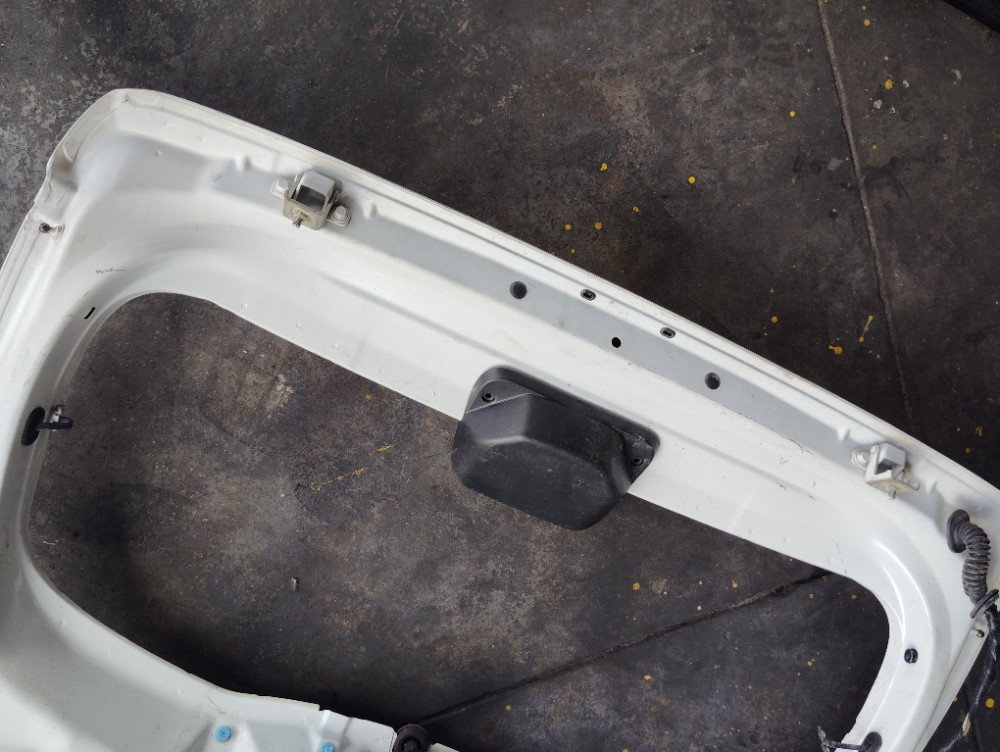 Tampa Traseira Renault Sandero 2021 A 2024 com motor limpador 3