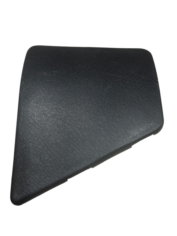 Tampa interna lateral porta malas Chevrolet corsa 2001
