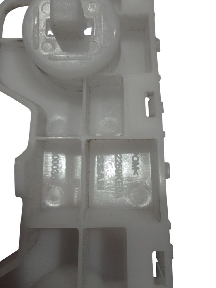 Guia parachoque dianteiro lado esqu nissan versa 2012 a 2020 6