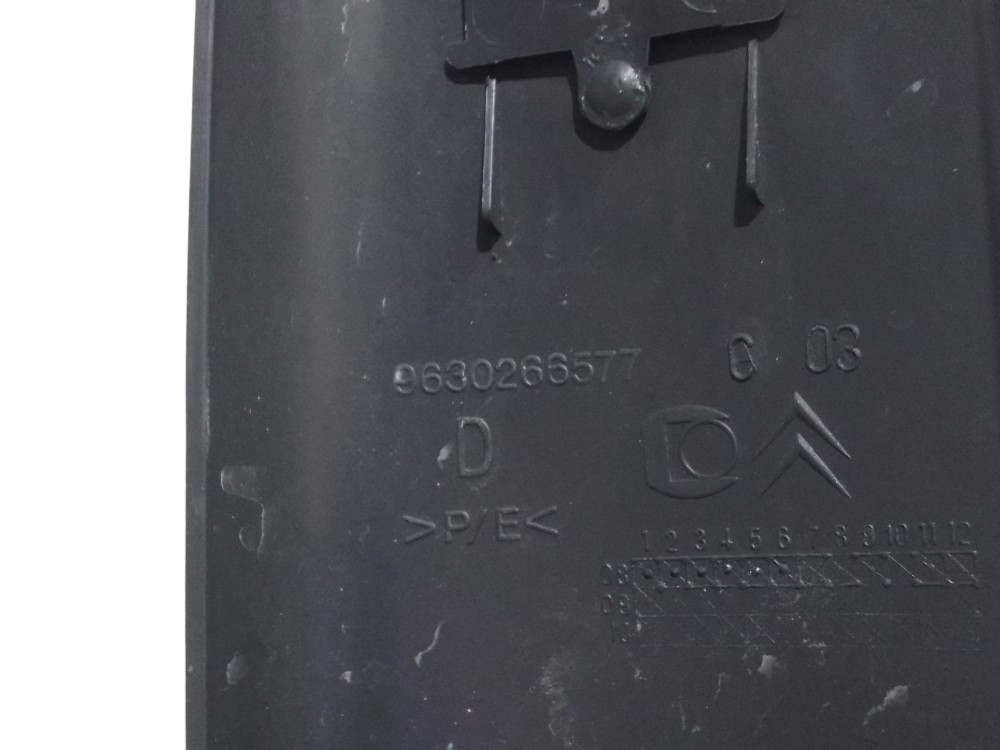 Moldura Superior Cinto Lado Direito Xsara Picasso 2009 3