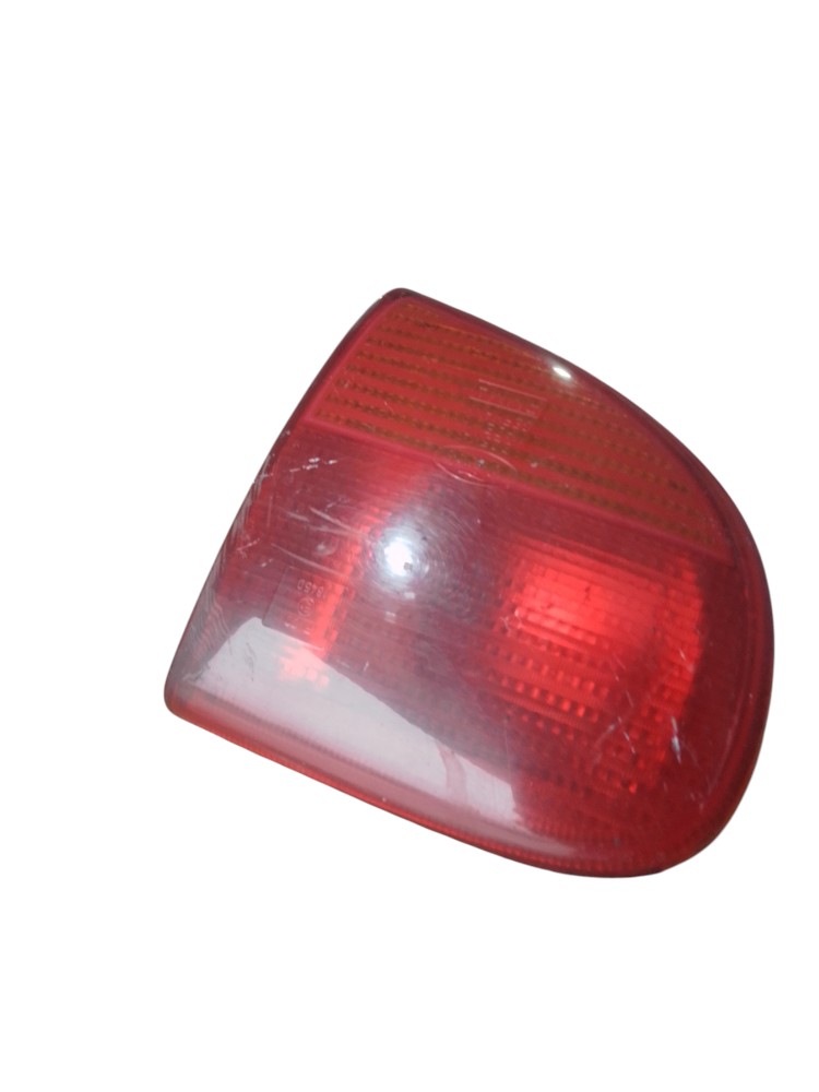 Lanterna Traseira Direita Tampa Ford Escort 1997 A 2002 Direito/passageiro Vermelho