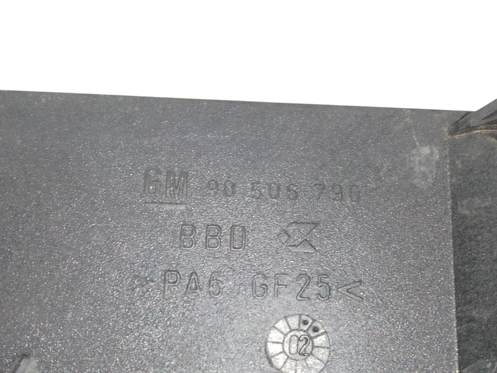Suporte Caixa De Fusíveis Externa Chevrolet Vectra 96/05 8