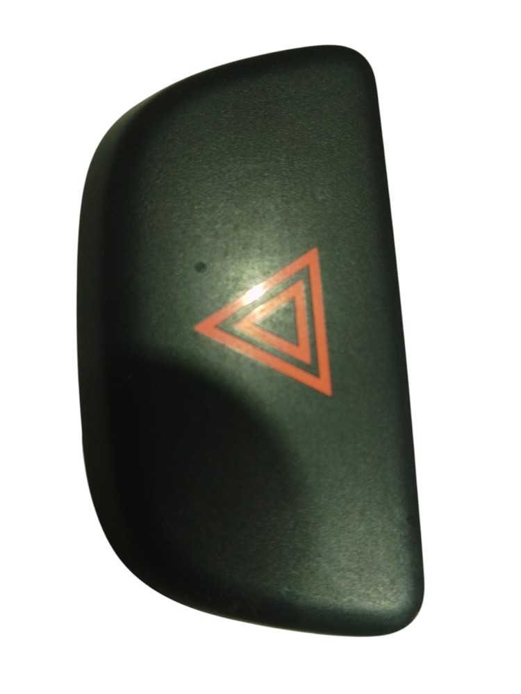 Botão pisca alerta Nissan March 2012 2016 4