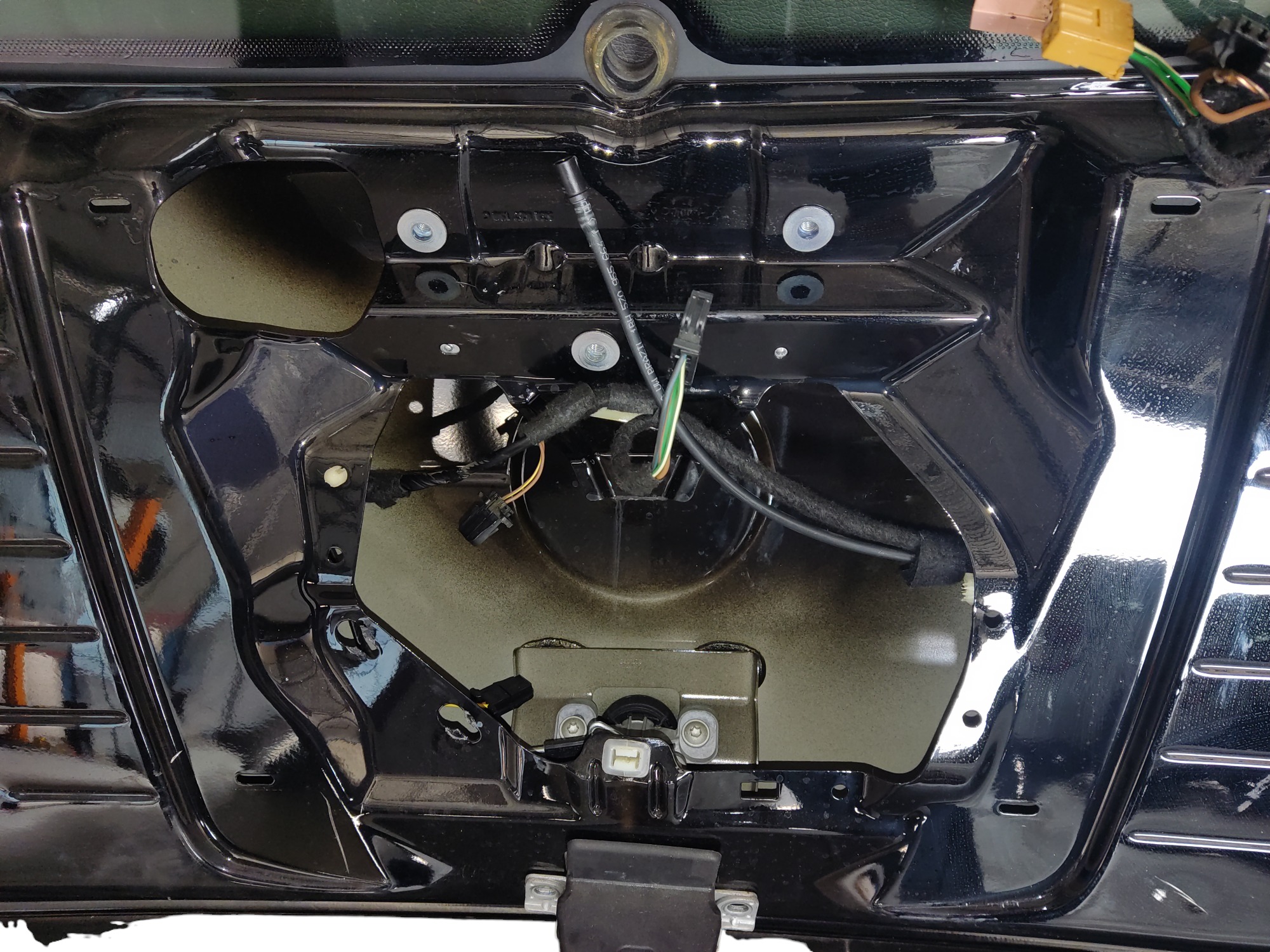 Tampa Traseira Do Porta Malas Volkswagen Fox 2013 – Preta Preta 3