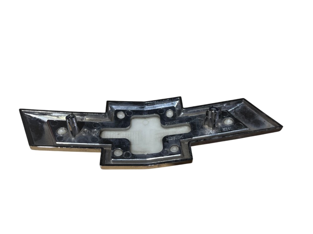 Emblema Grade Frontal Chevrolet Tracker 2022 Em Diante 6