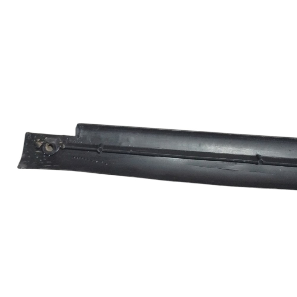 Moldura Soleira Porta Direita Fiat Uno Mille 2007 / 2008 Preto 3