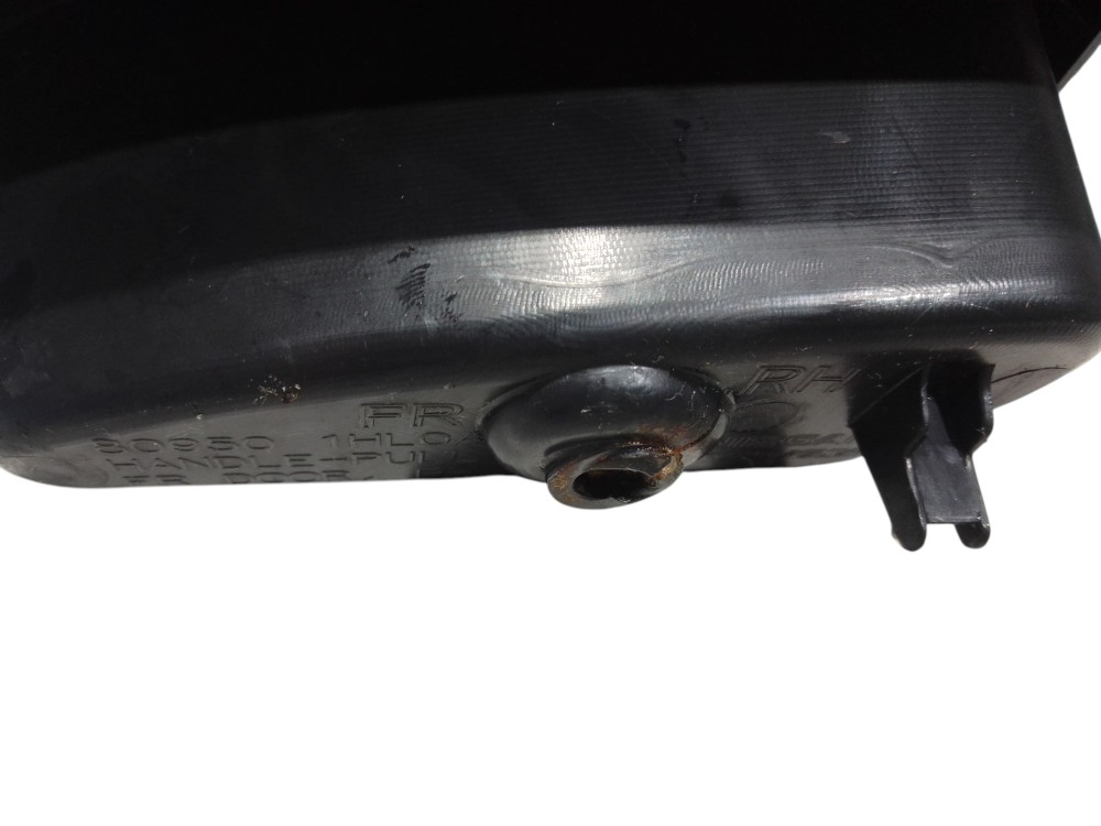 Moldura Puxador Interno Dianteiro Direito Nissan March 2011 Preto 7
