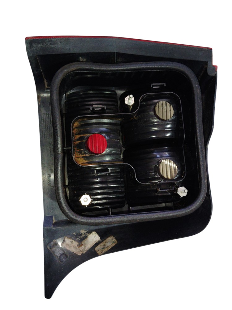 Lanterna Traseira Direita Fiat Uno Mille Original Plascar  Direito/passageiro Vermelho E Branco 2