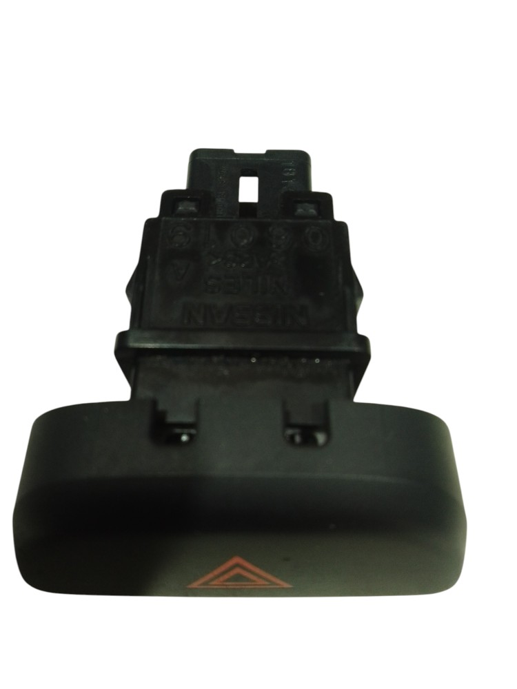 Botão pisca alerta Nissan March 2012 2016 7