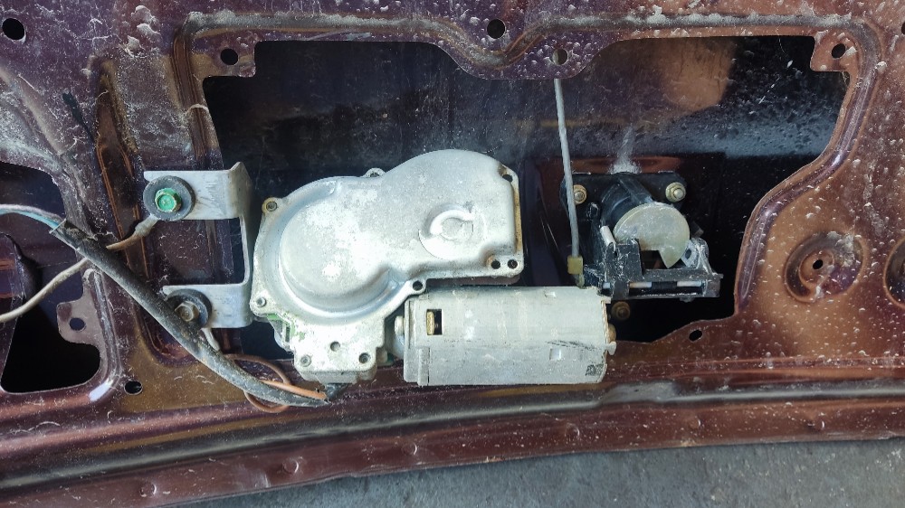 Twmpa Traseira Porta Malas Chevrolet Corsa Wind 1996/2002 Vinho 9