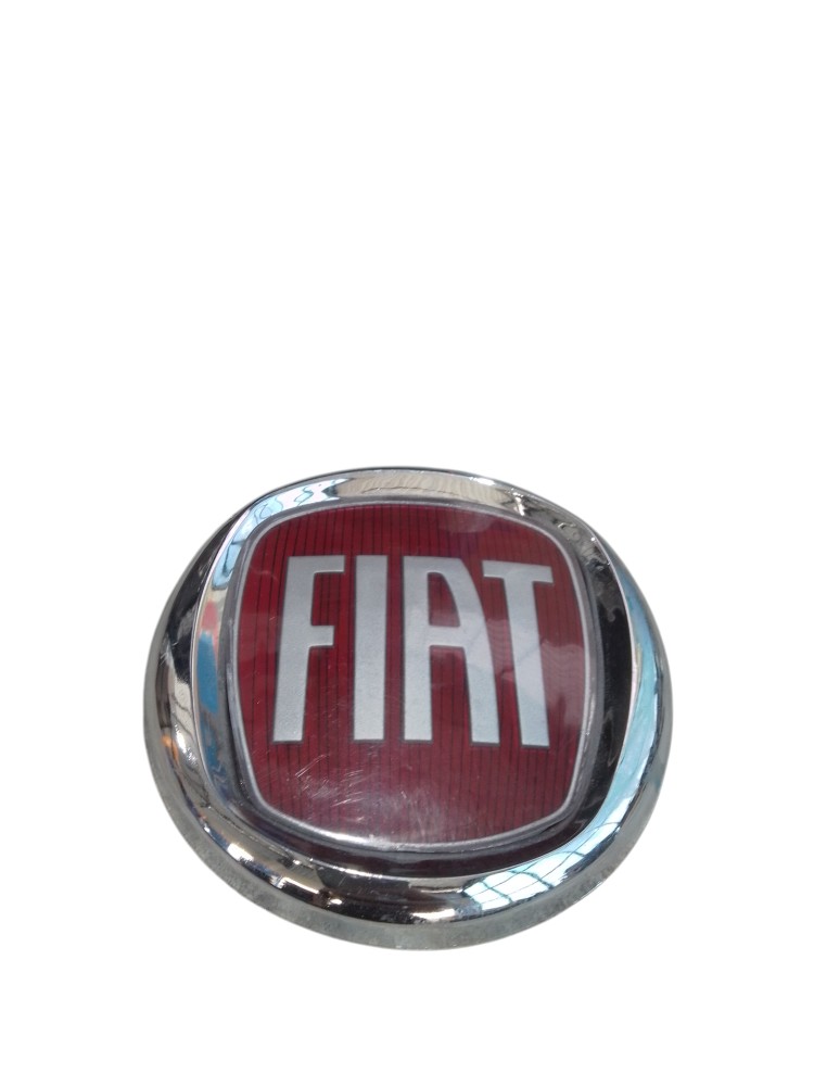 Emblema Fiat Vermelho E Cromado 12x12cm  Cromado/vernelho Cromado/vernelho 4
