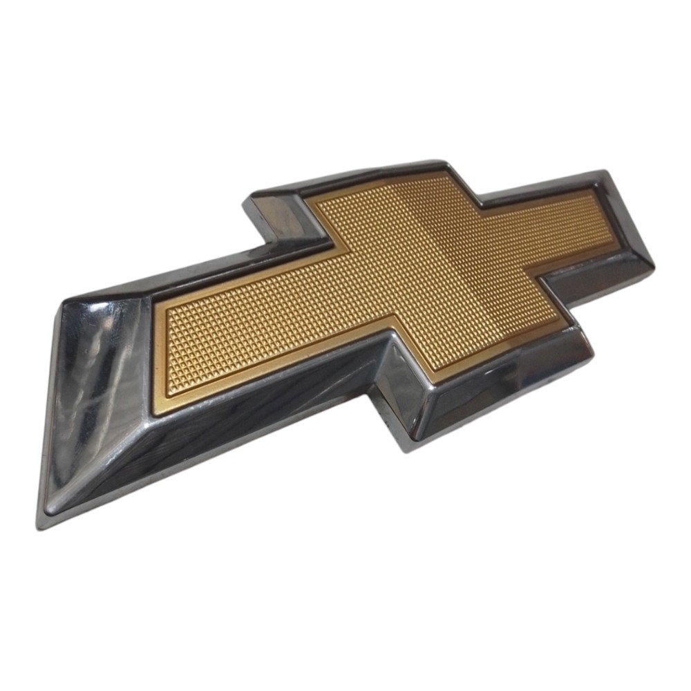 Emblema Tampa Traseira Chevrolet Onix Original 52096409 Dourado 2