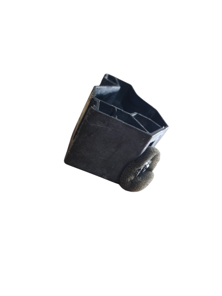 Suporte Cobertura Soleira Direito Chevrolet Vectra 1997/2004 Preto 4