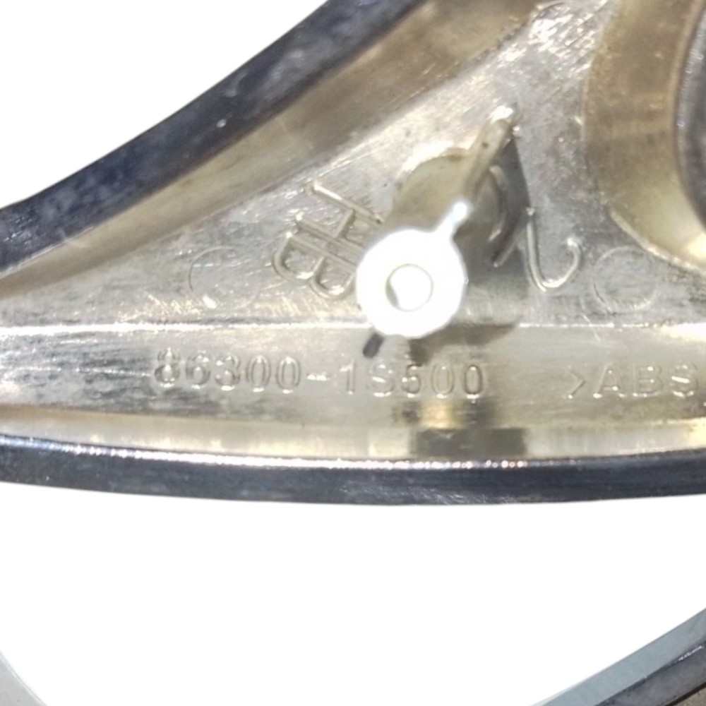 Emblema De Grade Dianteira Do Hyundai Hb20 863001s500 Prateado 9