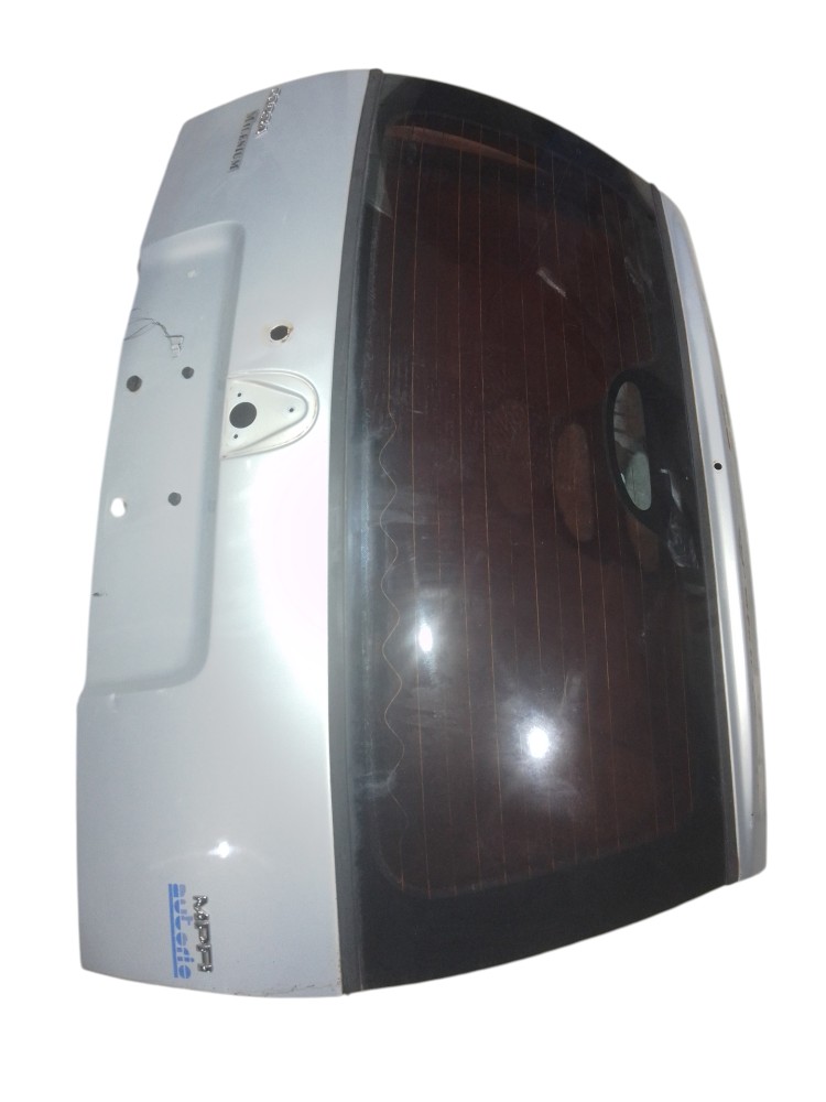Tampa traseira Chevrolet corsa prata milenium 2001