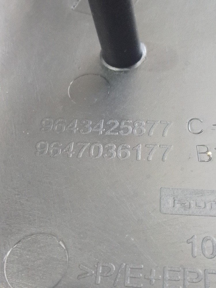 Acabamento Moldura Chave De Seta Citroen Xsara Picasso 2009 8
