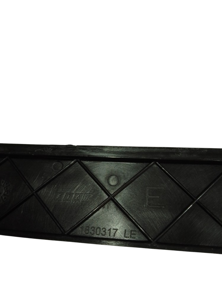 Moldura Coluna Esquerdo Fiat Uno Mille 2008 2012 Preto Preto 8