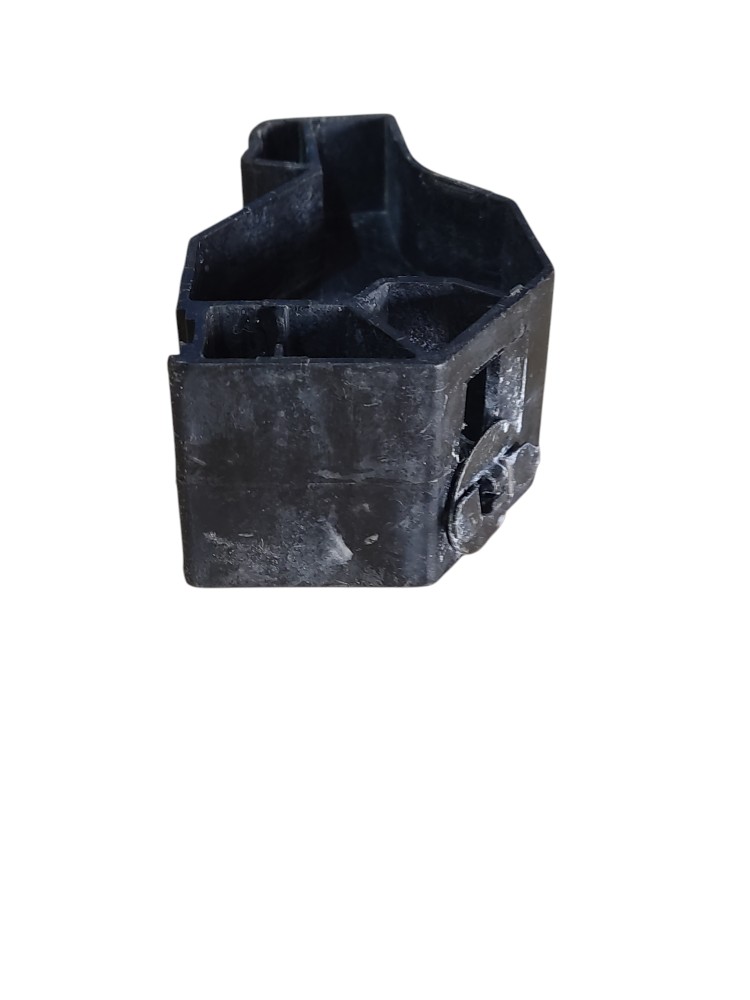 Suporte Cobertura Soleira Direita Chevrolet Vectra 1997/2004 Preto 5