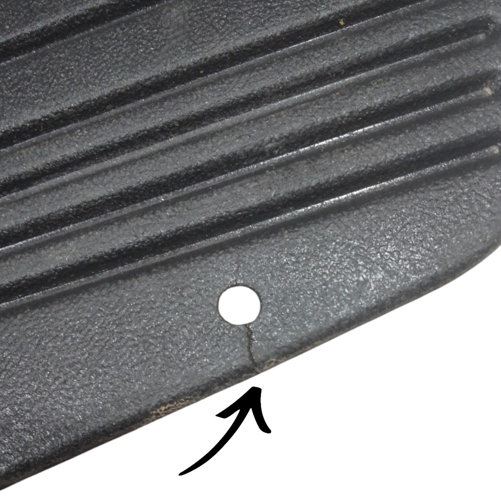 Ferro Acabamento Traseira Direita Fiat Uno 2003 / 2004 Preto 3