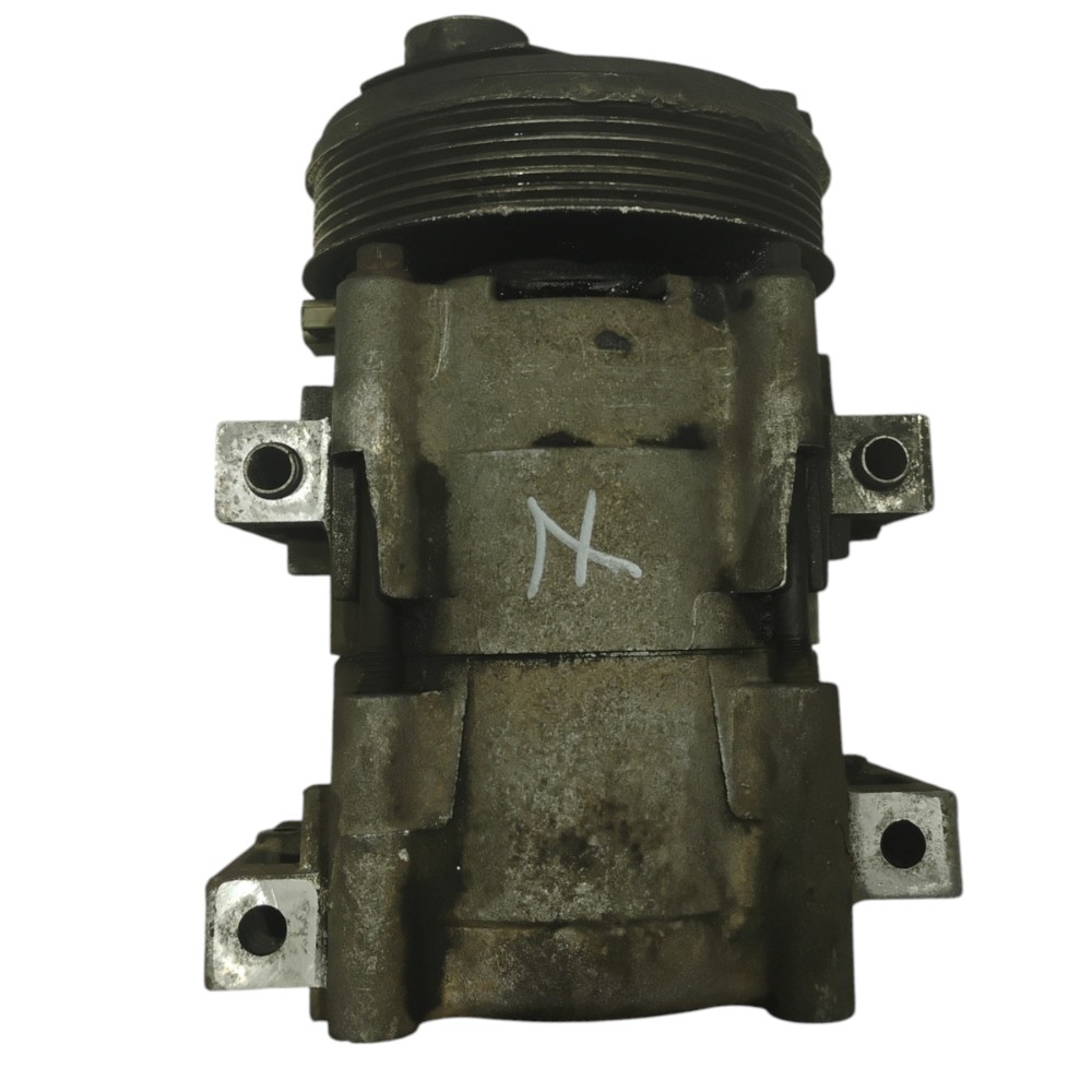 Compressor do ar condicionado Ford Escort V7 5