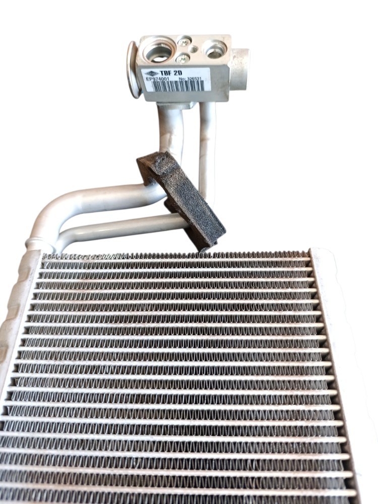 Condensador Ar Condicionado Vw Meteor Ero14003 Com Detalhe 3