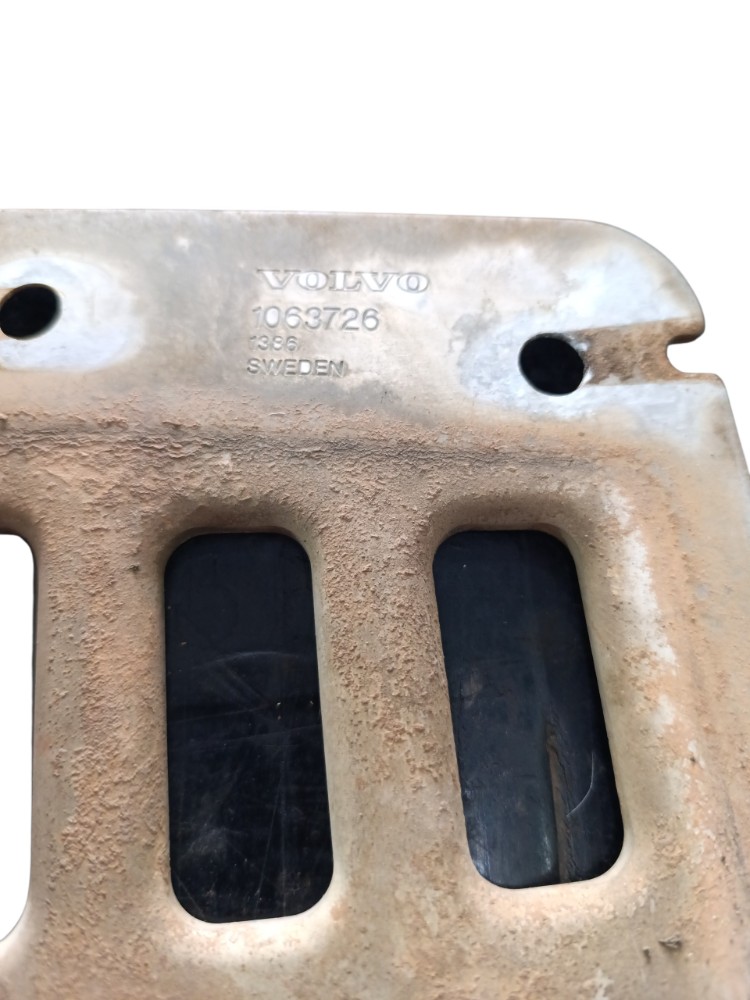 Chapa Pisante Estribo Volvo Fm 370 1063726 3