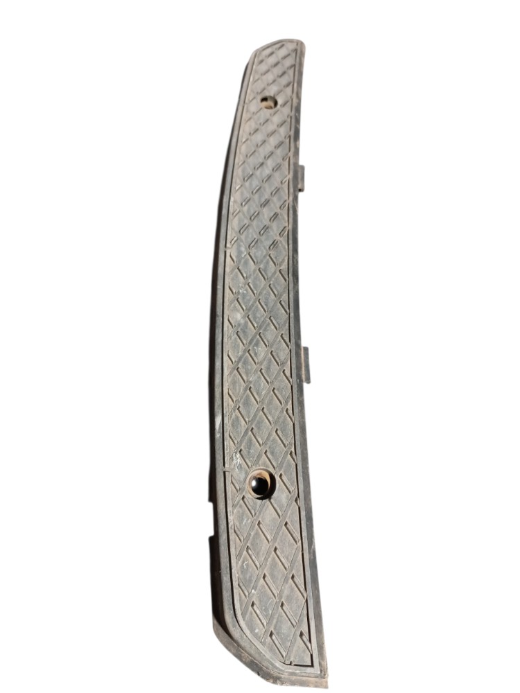 Pisante para-choque dianteiro MB Sprinter A9068850011 1