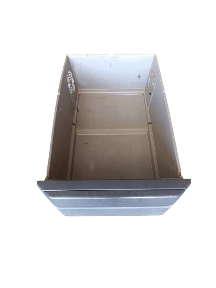Gaveta inferior refrigerador cabine Volvo Fh 540 82055355 2