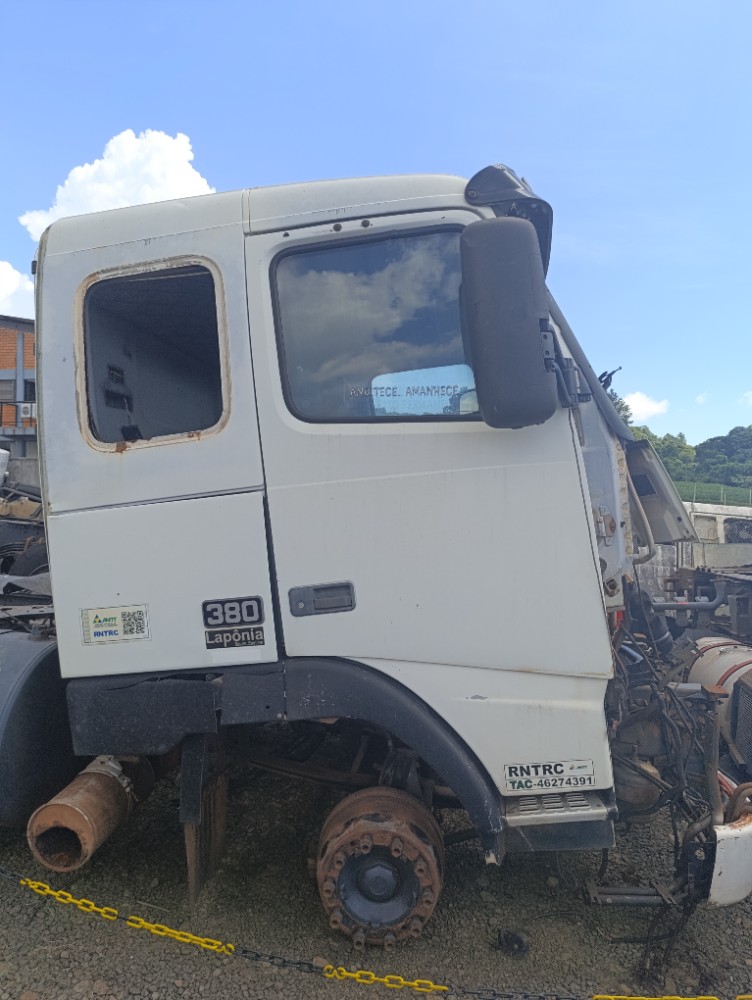 Volvo Fh 12 Branca Ano 2001 8