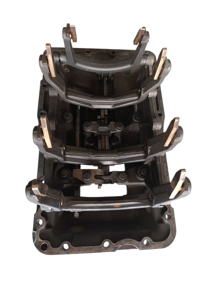 Tampa Da Caixa De Câmbio Scania Grs900 4