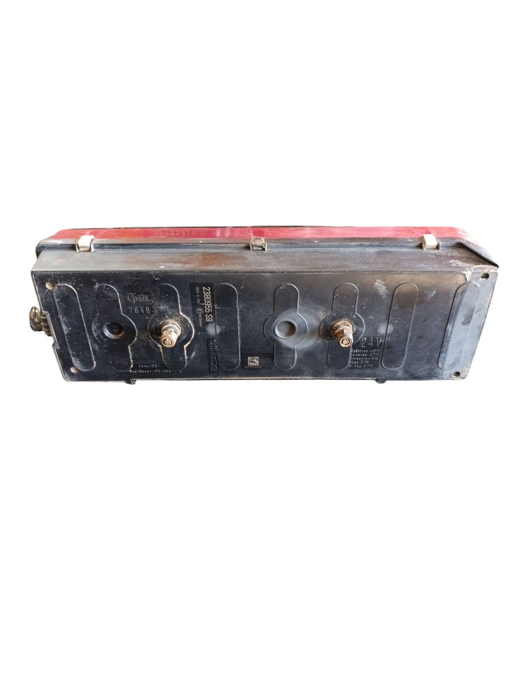 Lanterna traseira esquerda com detalhe Scania P280 2019 2380