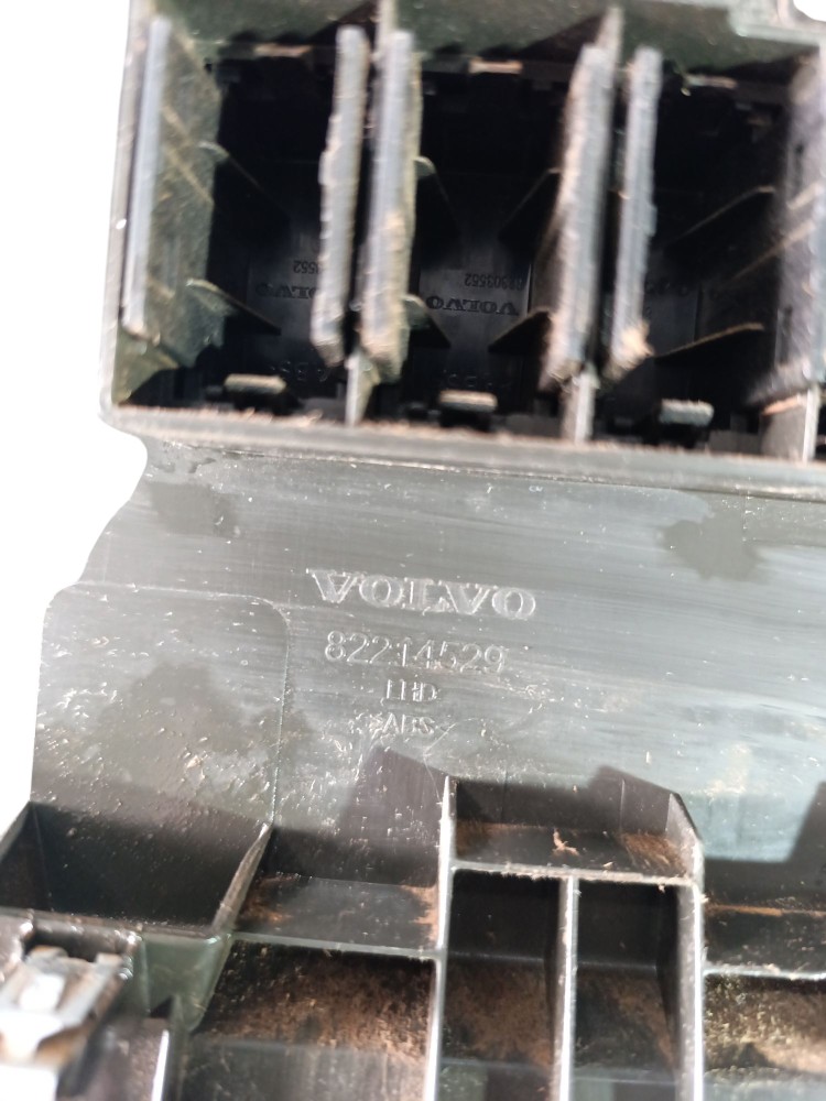 Moldura Interruptores Painel Volvo Fh500 15/16 82214529 2