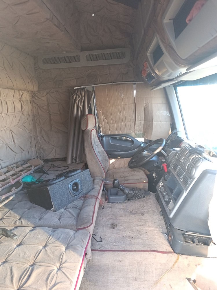 Cabine Iveco Stralis Ano 2010 4