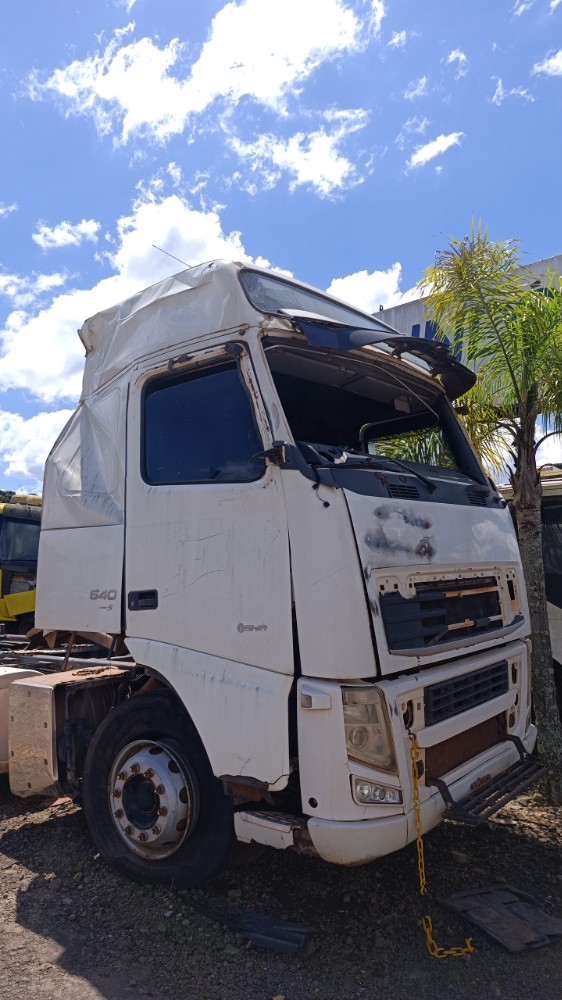 Cabine volvo fh 2013 batida 4