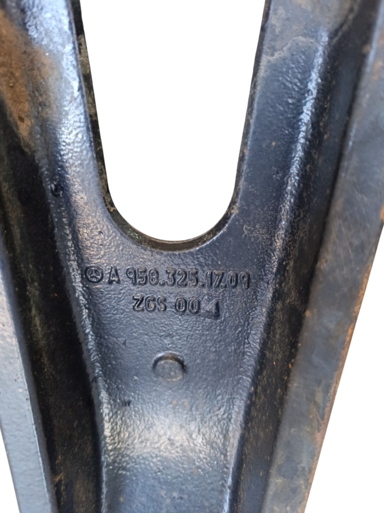 Cavalete central traseiro Mercedes Actros 2646 A9583251709 2