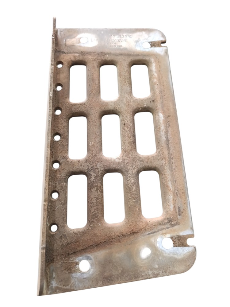 Chapa Pisante Estribo Volvo Fm 370 1063726 2
