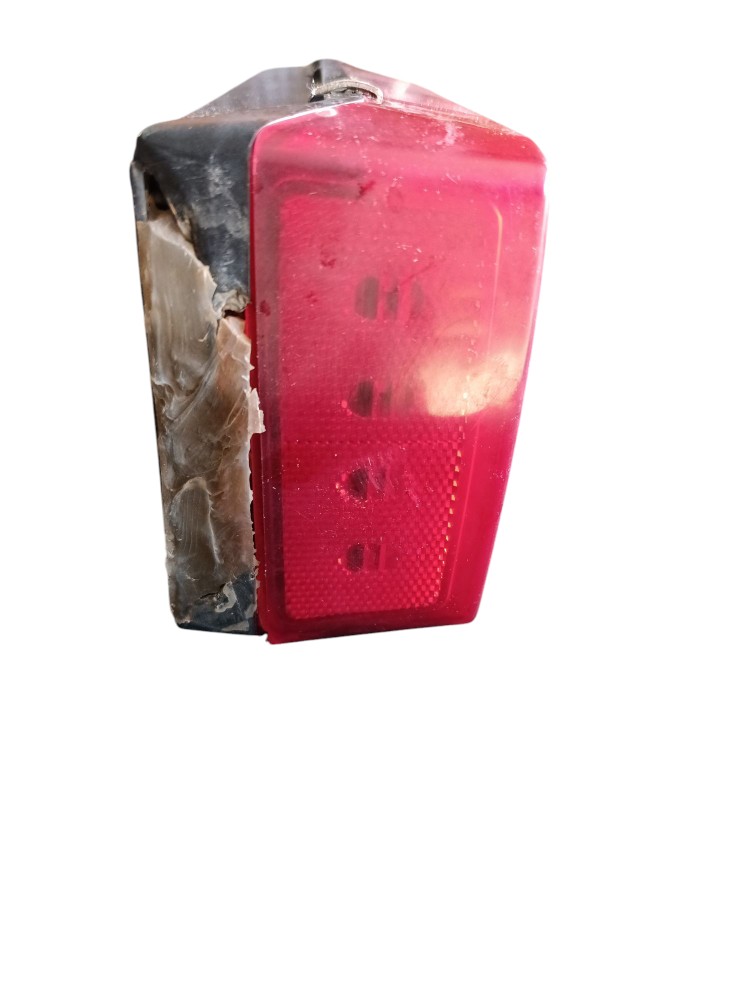 Lanterna traseira esquerda com detalhe Scania P280 2019 2380 4