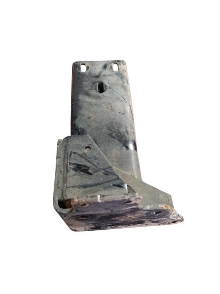 Suporte Para-choque Direito Mercedes Alaxor 1933