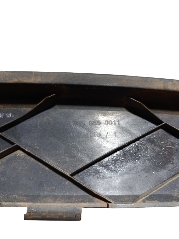 Pisante para-choque dianteiro MB Sprinter A9068850011 3
