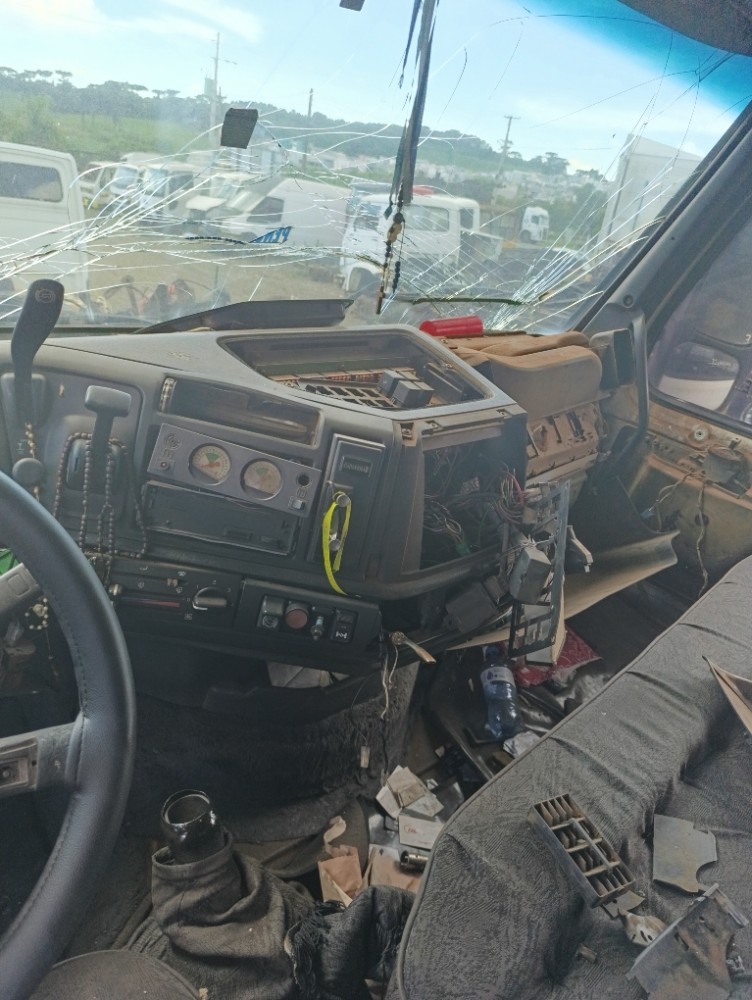 Volvo Fh 12 Branca Ano 2001 2