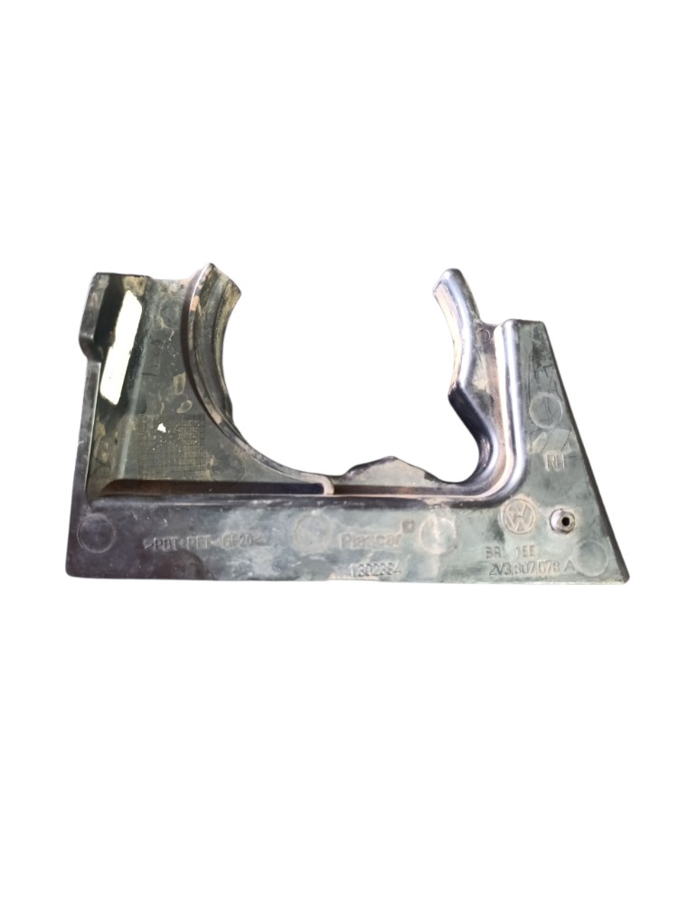 Suporte para-choque lado direito VW Meteor 2V3.807.678 2